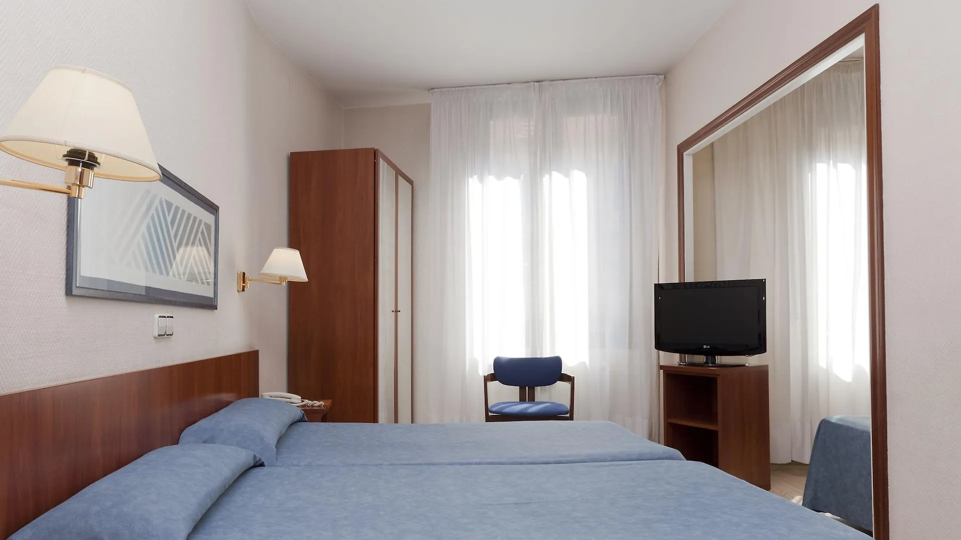 Peninsular Hotel Girona 3*,