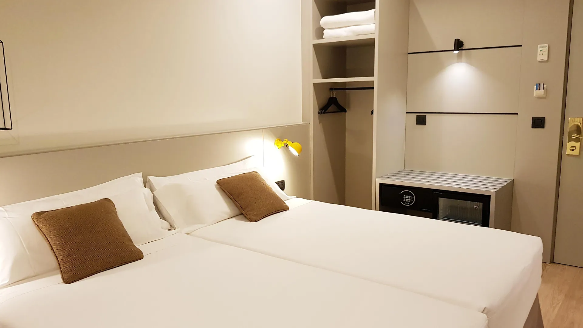 Peninsular Hotel Girona 3*,  Espanha