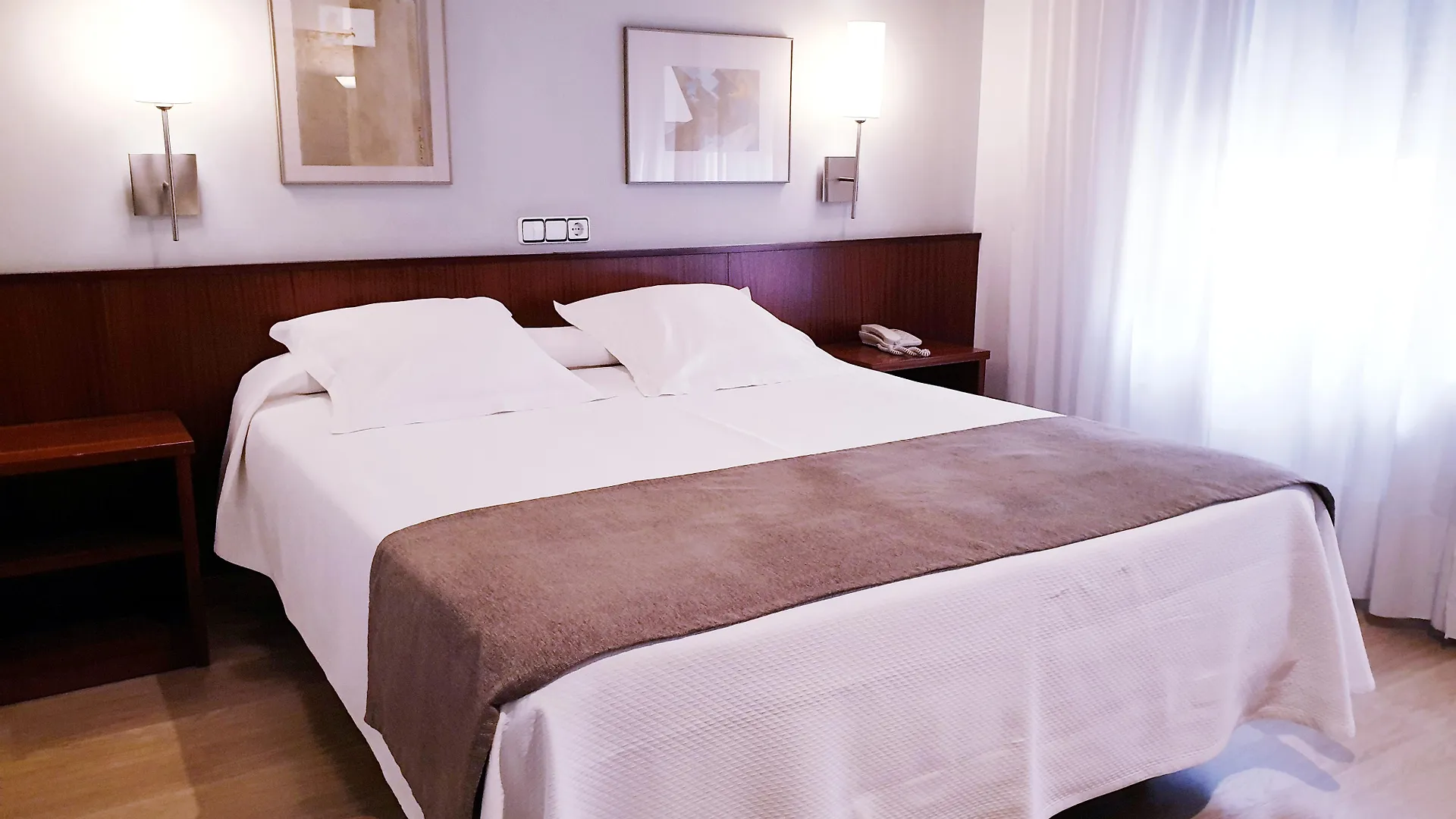 Peninsular Hotel Girona 3*,