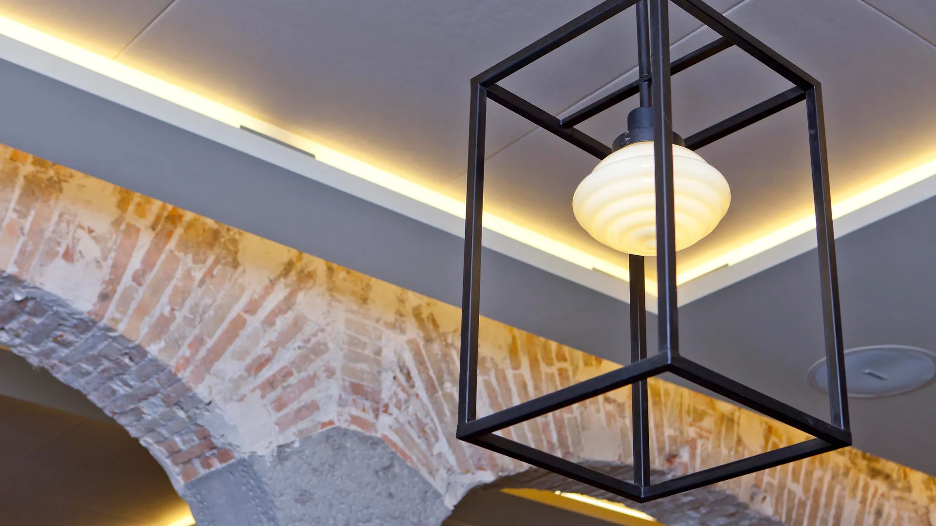 Peninsular Hotel Girona 3*,  Spain